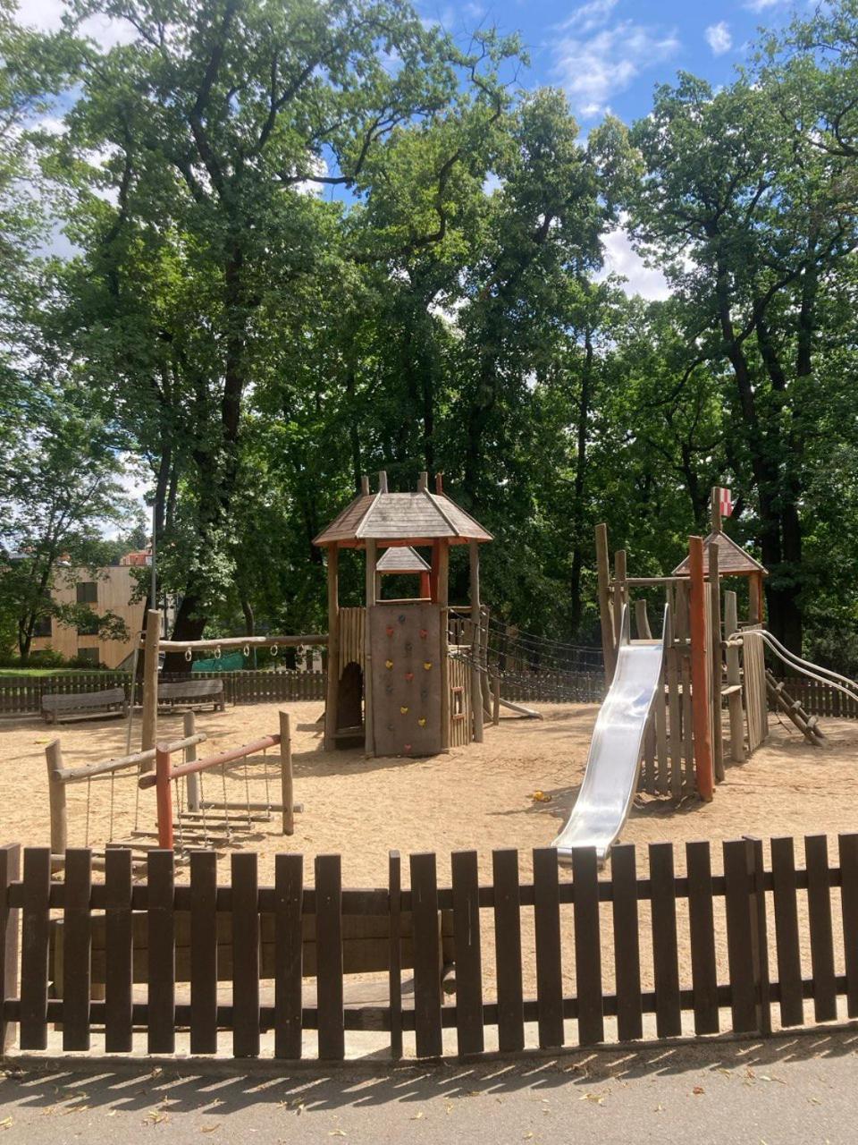 Residence Park Klamovka プラハ エクステリア 写真